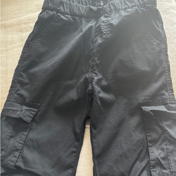 Size 10 Deux par Deux boys black cargo shorts - Picture 2 of 2